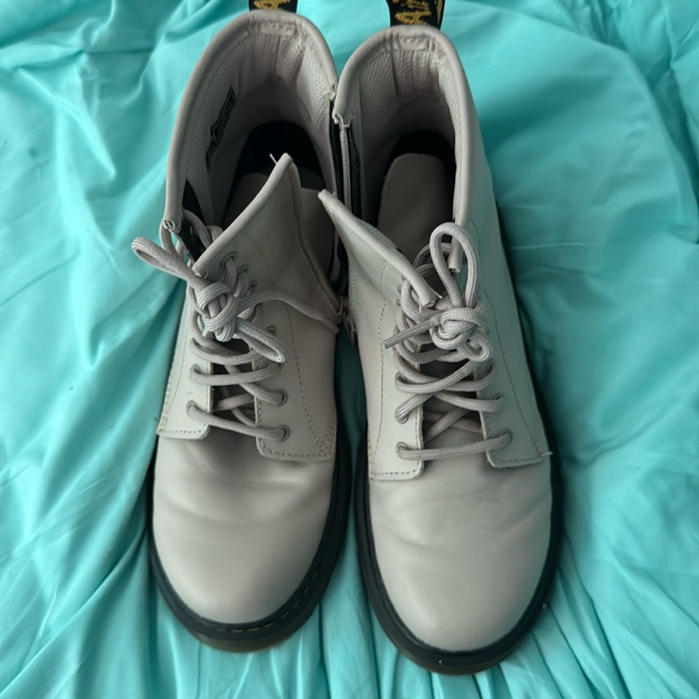 Dr. Martens Kids Boots in Light Gray